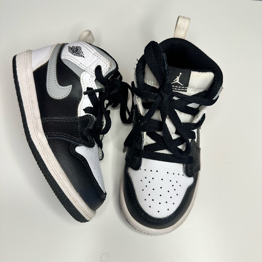 ✨𝐒𝐎𝐋𝐃✨ Jordan Mids Toddler